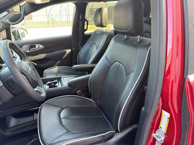2026 Chrysler Pacifica, $34850. Photo 12