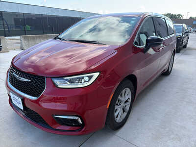 2026 Chrysler Pacifica, $34850. Photo 3