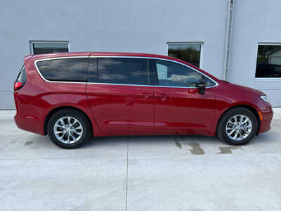 2026 Chrysler Pacifica, $34850. Photo 7