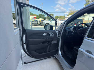 2026 Chrysler Pacifica, $35250. Photo 10