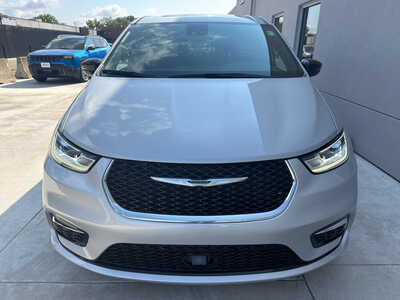 2026 Chrysler Pacifica, $35250. Photo 2