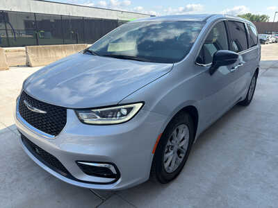 2026 Chrysler Pacifica, $35250. Photo 3