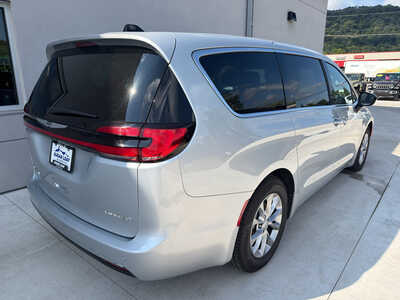 2026 Chrysler Pacifica, $35250. Photo 6
