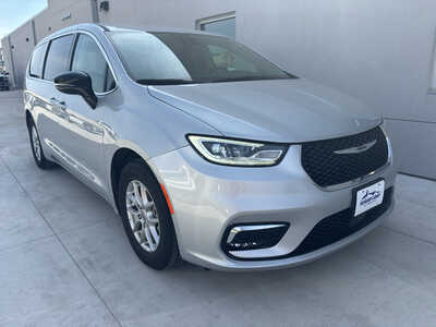 2024 Chrysler Pacifica, $27950. Photo 1