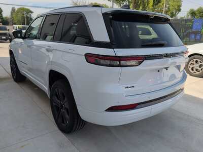 2027 Jeep Grand Cherokee, $52270. Photo 4
