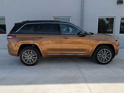 2027 Jeep Grand Cherokee, $60215. Photo 2