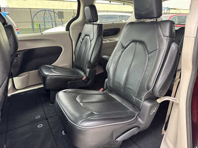 2019 Chrysler Pacifica, $16990. Photo 11