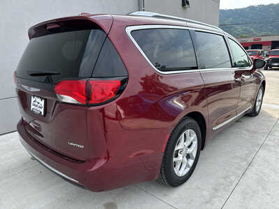 2019 Chrysler Pacifica, $16990. Photo 6