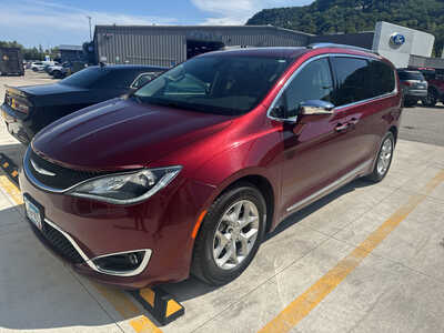 2019 Chrysler Pacifica, $16990. Photo 1