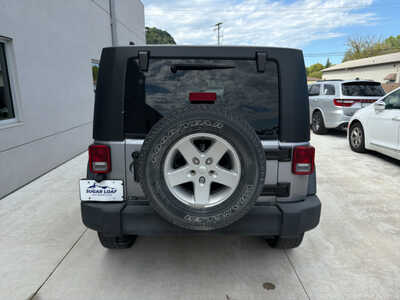 2016 Jeep Wrangler Unlimited, $13600. Photo 5