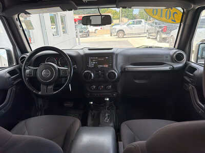 2016 Jeep Wrangler Unlimited, $13600. Photo 7