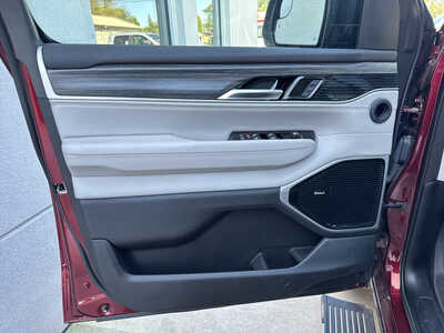 2023 Jeep Wagoneer, $50600. Photo 10