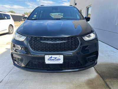 2025 Chrysler Pacifica, $45990. Photo 2