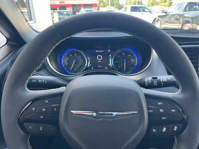 2025 Chrysler Pacifica, $45990. Photo 3
