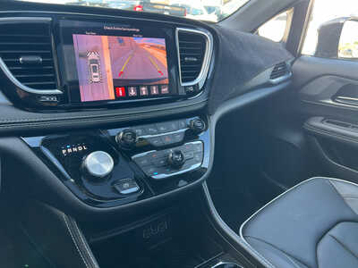 2025 Chrysler Pacifica, $45990. Photo 4
