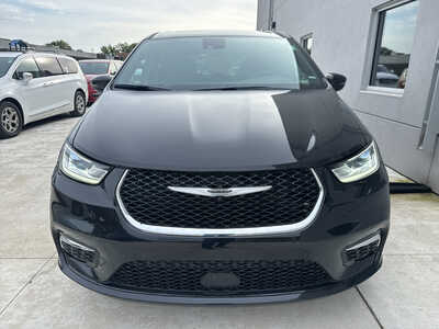 2026 Chrysler Pacifica, $33600. Photo 2