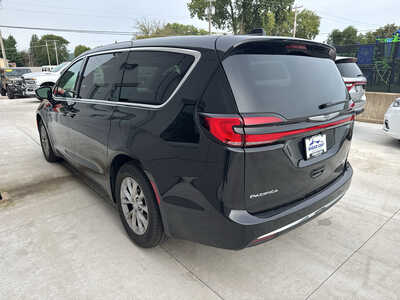 2026 Chrysler Pacifica, $33600. Photo 4