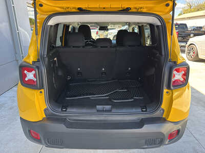 2023 Jeep Renegade, $18600. Photo 6