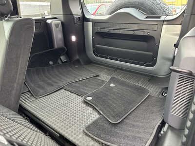 2020 Land Rover Defender, $34990. Photo 12