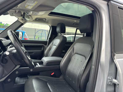 2020 Land Rover Defender, $34990. Photo 9