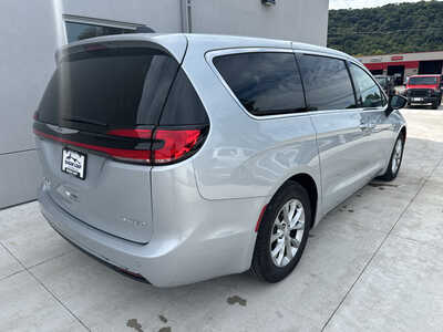 2026 Chrysler Pacifica, $33550. Photo 6