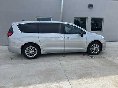 2026 Chrysler Pacifica, $33550. Photo 7