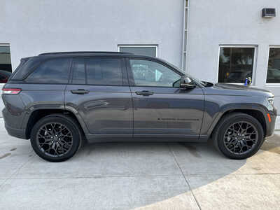 2025 Jeep Grand Cherokee, $49990. Photo 7
