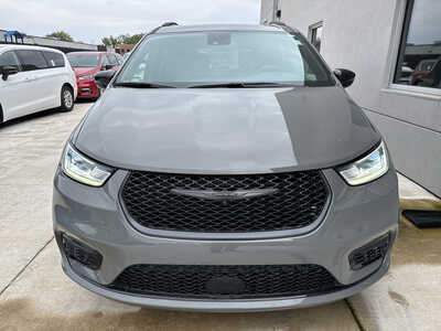 2025 Chrysler Pacifica, $28850. Photo 2