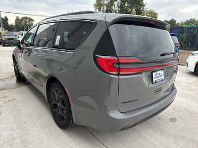 2025 Chrysler Pacifica, $28850. Photo 4