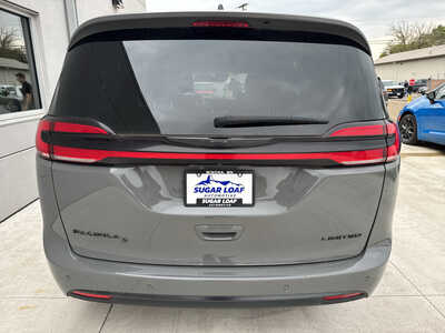 2025 Chrysler Pacifica, $28850. Photo 5