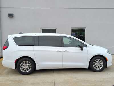 2026 Chrysler Pacifica, $30600. Photo 2