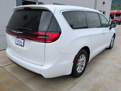 2026 Chrysler Pacifica, $30600. Photo 3