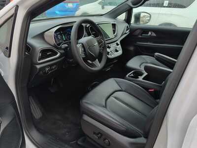 2026 Chrysler Pacifica, $30600. Photo 4