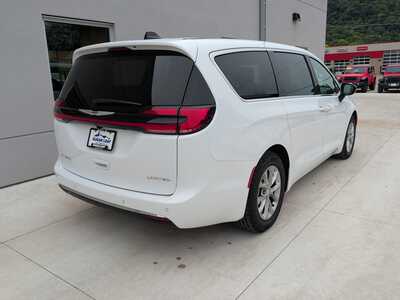 2026 Chrysler Pacifica, $32850. Photo 3