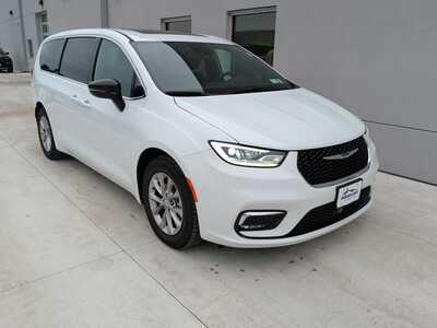 2026 Chrysler Pacifica, $32850. Photo 1