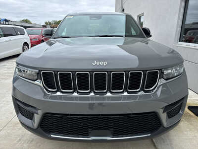 2027 Jeep Grand Cherokee, $47810. Photo 2