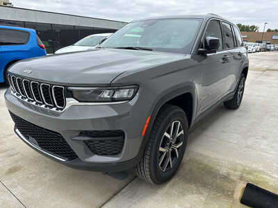 2027 Jeep Grand Cherokee, $47810. Photo 3