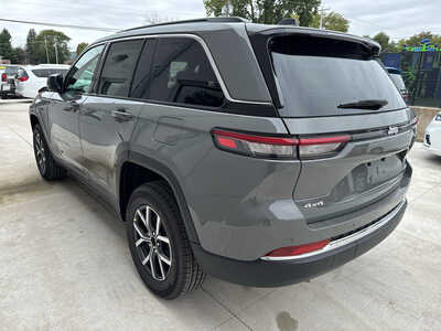 2027 Jeep Grand Cherokee, $47810. Photo 4