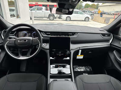 2027 Jeep Grand Cherokee, $47810. Photo 9