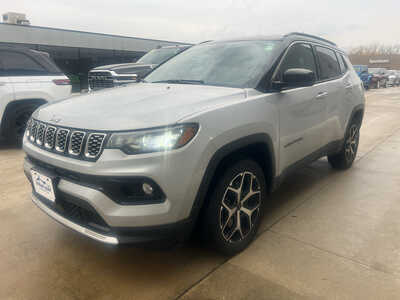 2025 Jeep Compass, $21990. Photo 5