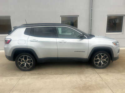 2025 Jeep Compass, $21990. Photo 1