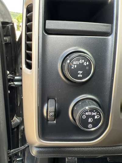 2017 GMC 1500 Crew Cab, $23500. Photo 12