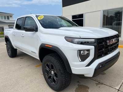 2024 GMC Canyon Crew Cab, $39000. Photo 2