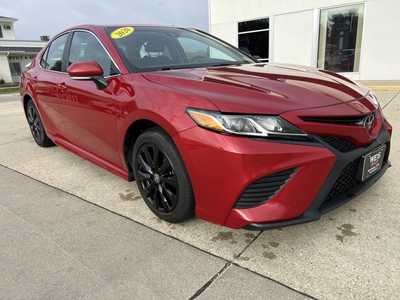 2020 Toyota Camry, $20500. Photo 2