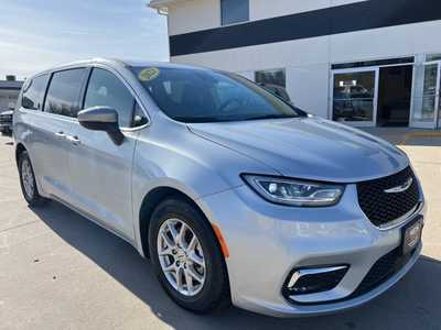 2023 Chrysler Pacifica, $25500. Photo 2