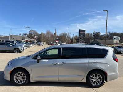 2023 Chrysler Pacifica, $25500. Photo 5