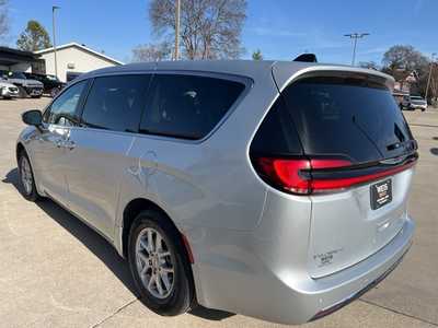 2023 Chrysler Pacifica, $25500. Photo 6