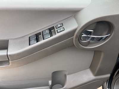 2013 Nissan Xterra, $13500. Photo 9