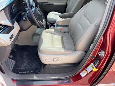 2015 Toyota Sienna, $21500. Photo 11