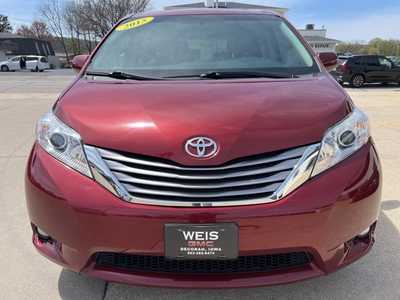 2015 Toyota Sienna, $21500. Photo 3